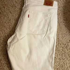 Levi Strauss size 33 cuffed Bermuda length